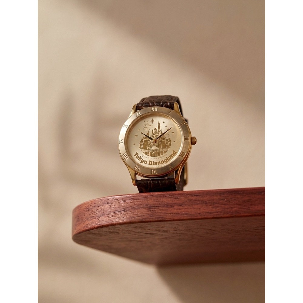 Vintage Tokyo Disneyland Gold Tone Watch Cinderella Castle Crystal Markers Box